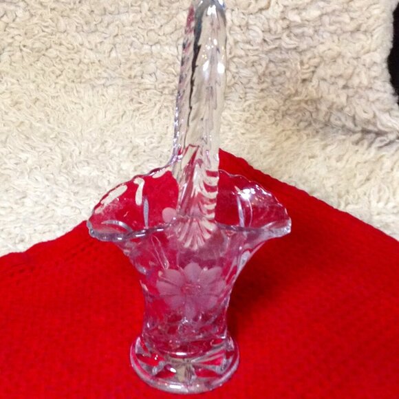 VINTAGE Cut glass/Crystal Bridal Basket/Vase, Traditional, Vintage, Oldfashioned - Picture 1 of 4